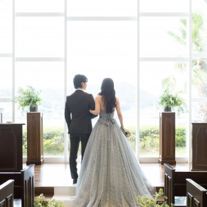 大きな窓があるチャペルです|767997さんのベイサイド迎賓館(長崎)/テイクアンドギヴ・ニーズウェディングの写真(2522339)