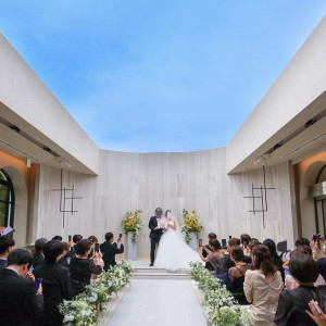 天井が開いたチャペル|768004さんのニーズ青山 by T&G WEDDING (旧 青山迎賓館)の写真(2523349)