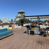 屋上から間近でお城が見えます。