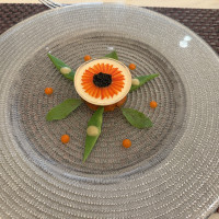 前菜の色は選ぶことができ、お花畑などをイメージできます