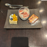デザートの一種も試食、デザートビュッフェもできるとのこと