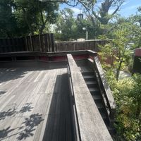 テラスと階段
チャペルまではバリアフリーのルートもあり