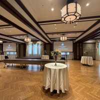 中層階の会場(扉から入場した視点)