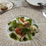 魚料理。鯛でしたが少し硬かったです