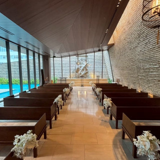 チャペルの正面部分。
程よい長さのバージンロード。