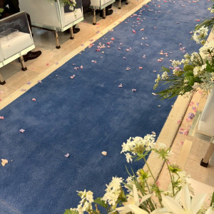 フラワーシャワーをしました|768178さんのアクアテラス迎賓館（大津）/テイクアンドギヴ・ニーズウェディングの写真(2651580)