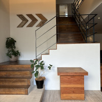 階段が「おうち感」と、エレベーター混雑緩和に一役買ってます。