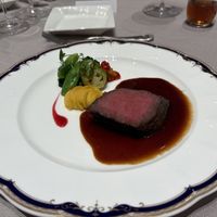 ビアンド/お肉料理は、国産牛ランプのステーキ赤ワインソース
