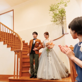 階段から降りてくる演出が出来ます