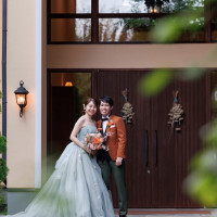 黄色くて暖かみのあるかわいい有明邸の外観