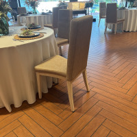 テーブルクロス75種類近くあるそう
それに合わせた椅子もある