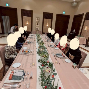 親族だけの少人数食事会で、長テーブルを使用|768395さんの軽井沢プリンスホテル フォレスターナ軽井沢の写真(2574116)