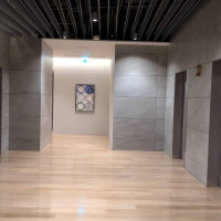 エレベーター前のフロア