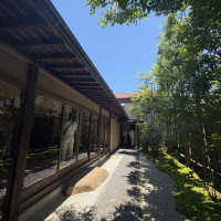 挙式場につながる庭