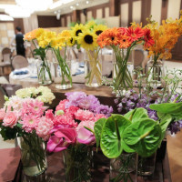 ゲストテーブルのお花は、ゲストにとってきてもらう形に。