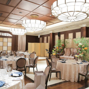 ゲストテーブルのお花は、ゲストにとってきてもらう形に。|768495さんのKOTOWA 鎌倉 鶴ヶ岡会館（コトワ 鎌倉 鶴ヶ岡会館）の写真(2524797)