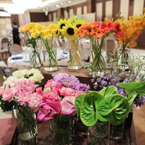 ゲストテーブルのお花は、ゲストにとってきてもらう形に。|768495さんのKOTOWA 鎌倉 鶴ヶ岡会館(コトワ 鎌倉 鶴ヶ岡会館)の写真(2524794)