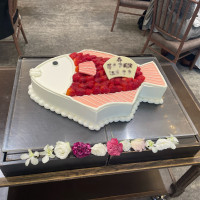 ウェディングケーキは魚にしました。
自由度が高いです。