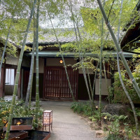 会場入り口入ってすぐのお庭