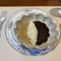 2種類のソースのカレー