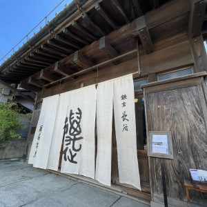 建物自体が風情ある木の雰囲気|768713さんの萬屋本店 - KAMAKURA HASE est1806 -の写真(2525921)