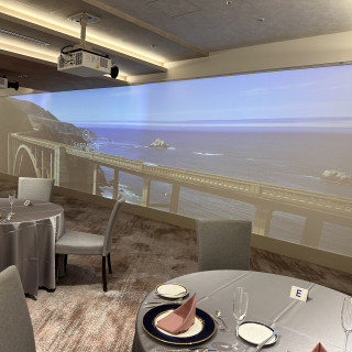 壁がスクリーンに!リニューアルされたばかりの会場だそうです