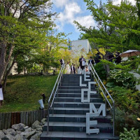 入口階段（横にスロープあり）