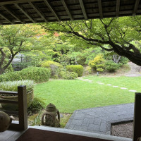 お庭もとても素敵でお庭から邸宅を見上げた時の景色も綺麗です