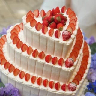 一段ケーキでも選べましたが、思い切って三段ケーキにしました！