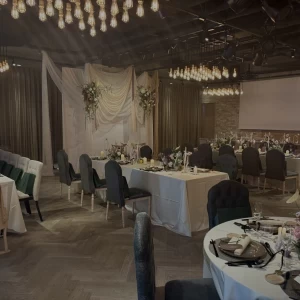 会場の明るさも調整できます|768760さんのampersand By LAGUNAVEIL ATELIER（アンパサンド）の写真(2526082)