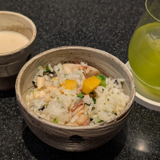 締めのご飯。一番おいしかった。