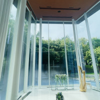 水がテーマの挙式会場の内装