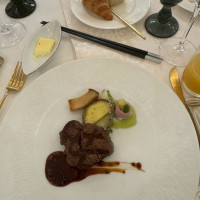 国産牛フィレ肉のグリエ
桜の薫り 有馬山椒のアクセント