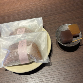 引き菓子で選べるどら焼きや羊羹なども試食できました。
