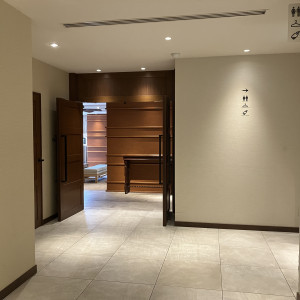 控え室入り口|768919さんのTHE GRAND ORIENTAL MINATOMIRAI(グランドオリエンタル みなとみらい)の写真(2526661)