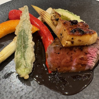 お肉の上にフォアグラがのってました！