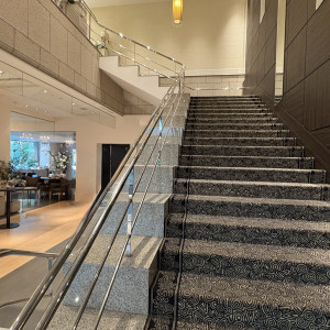 大階段です。
披露宴会場の外にあります。|768939さんのアプローズスクエア東京迎賓館の写真(2552089)