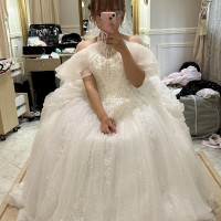 ブライズルームです
ドレスが外部ショップのもちこみです