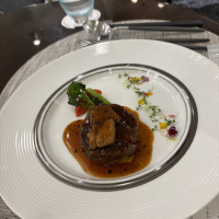お肉。上はフォアグラ。