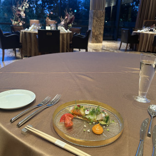 試食会の前菜。
様々な海鮮を一皿で楽しめた。