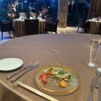 試食会の前菜。
様々な海鮮を一皿で楽しめた。