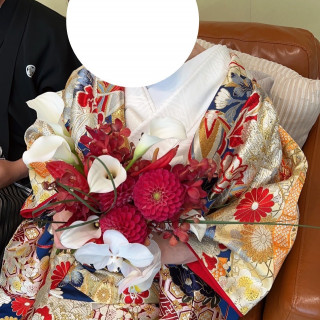 衣装に合わせてブーケを提案してくれました