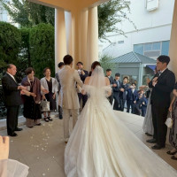 挙式後のフラワーシャワーです。