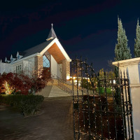 夜も雰囲気があって可愛いチャペルです！