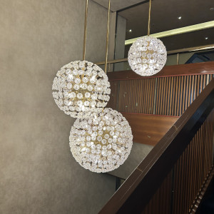 2階に上がるまで階段にあった照明|769058さんの明治神宮・明治記念館の写真(2527446)