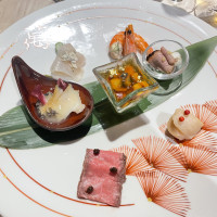 前菜から豪華で満足感のある一皿