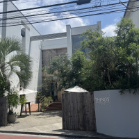 自然に囲まれている玄関