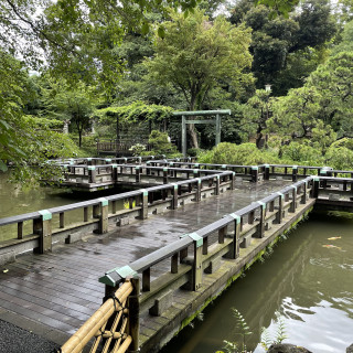 挙式前に参列する橋