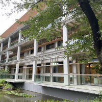 庭からの外観を撮影