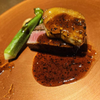 お肉がジューシーで柔らかくトリュフソースが最高にマッチします